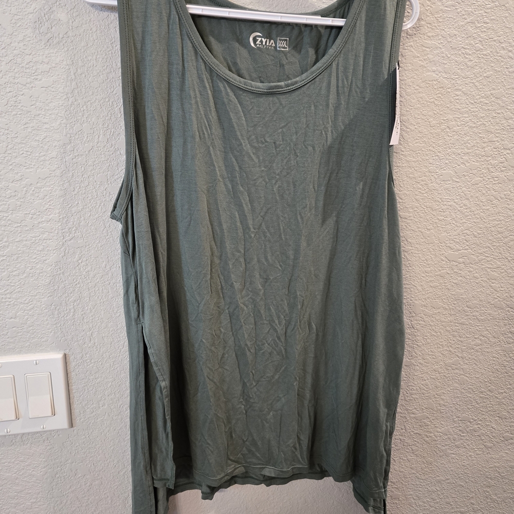 Zyia Women's Green Tank Top